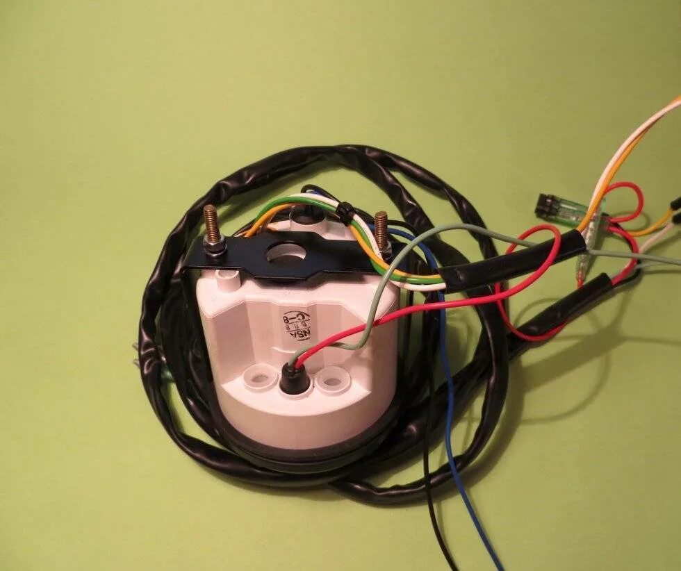 Подключаем тахометр лодочный. Тахометр тх-193 на лодочный мотор. Тахометр с ваз 2106 на лодочный мотор ямаха. Тахометр тохатсу 9. 9.