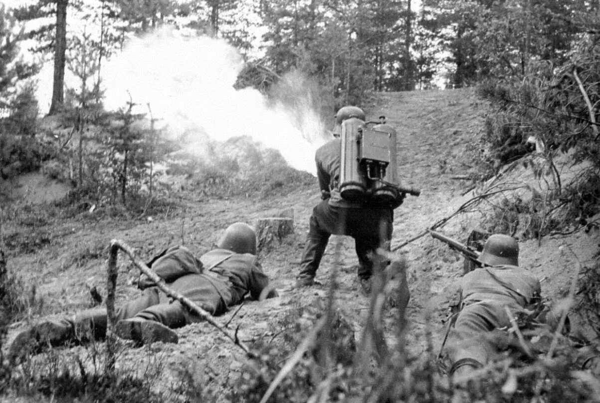 Финляндия прекратила военные действия против ссср. Советские огнемётчики второй мировой войны. Огнеметчик второй мировой войны.