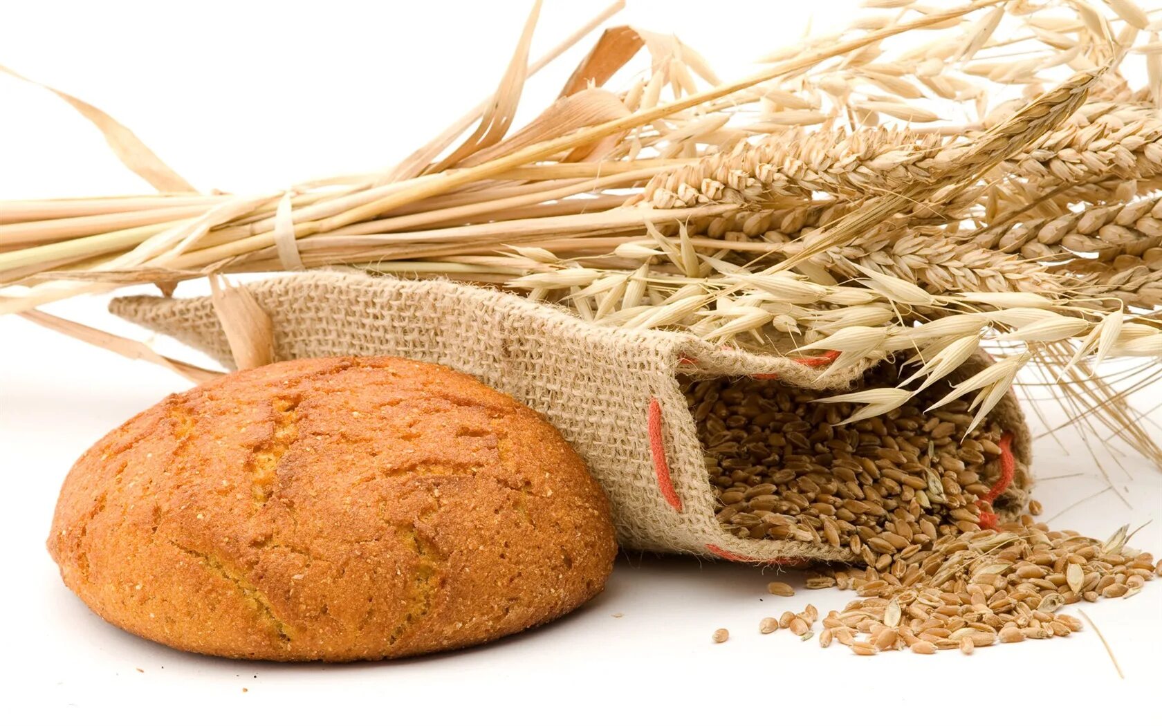В 2012 году на основных хлебородных. Хлеб с зернами. Хлеб пшеница. Колосья хлеба. Зерно мука хлеб.