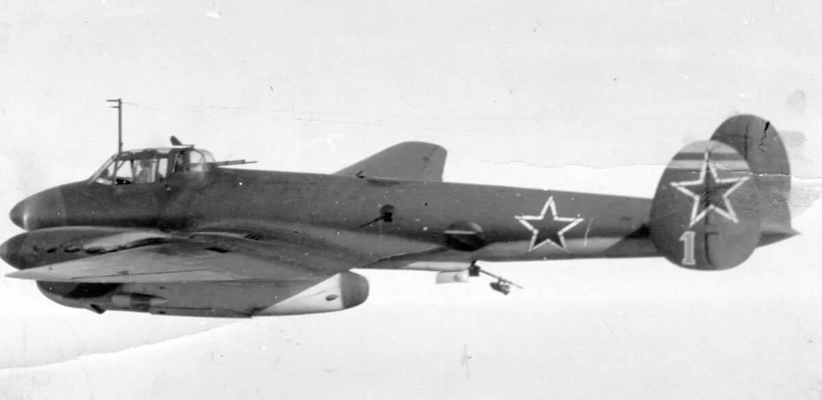 Самолет пе-2. Петляков пе-2. Пикирующий бомбардировщик пе-2. Пикирующий бомбардировщик в. м. Петлякова пе-2.