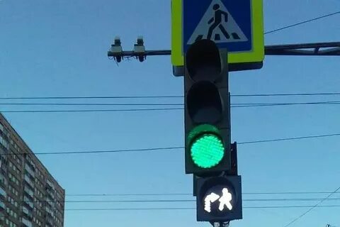 Секция светофора с белым пешеходом