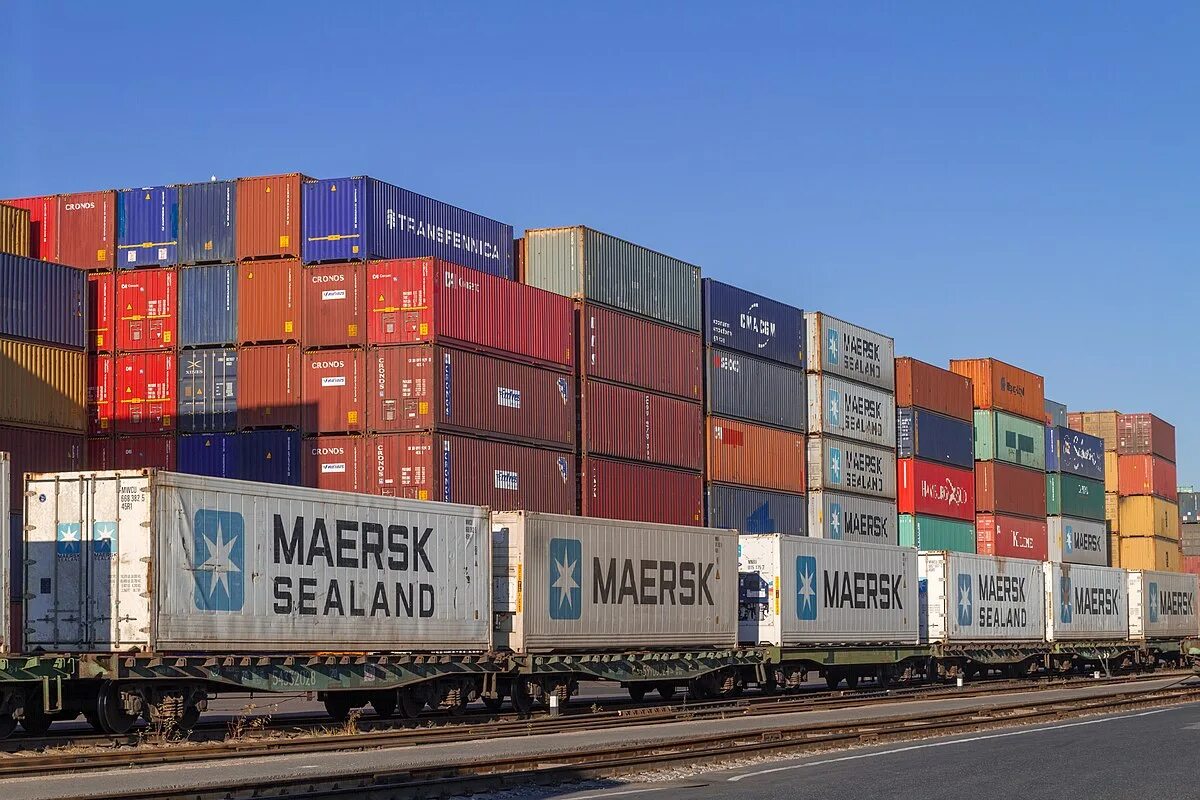 Порт гамбург логистика. Сухой порт владивосток. Сухой порт южноуральский. Сухой порт. Сухой порт.