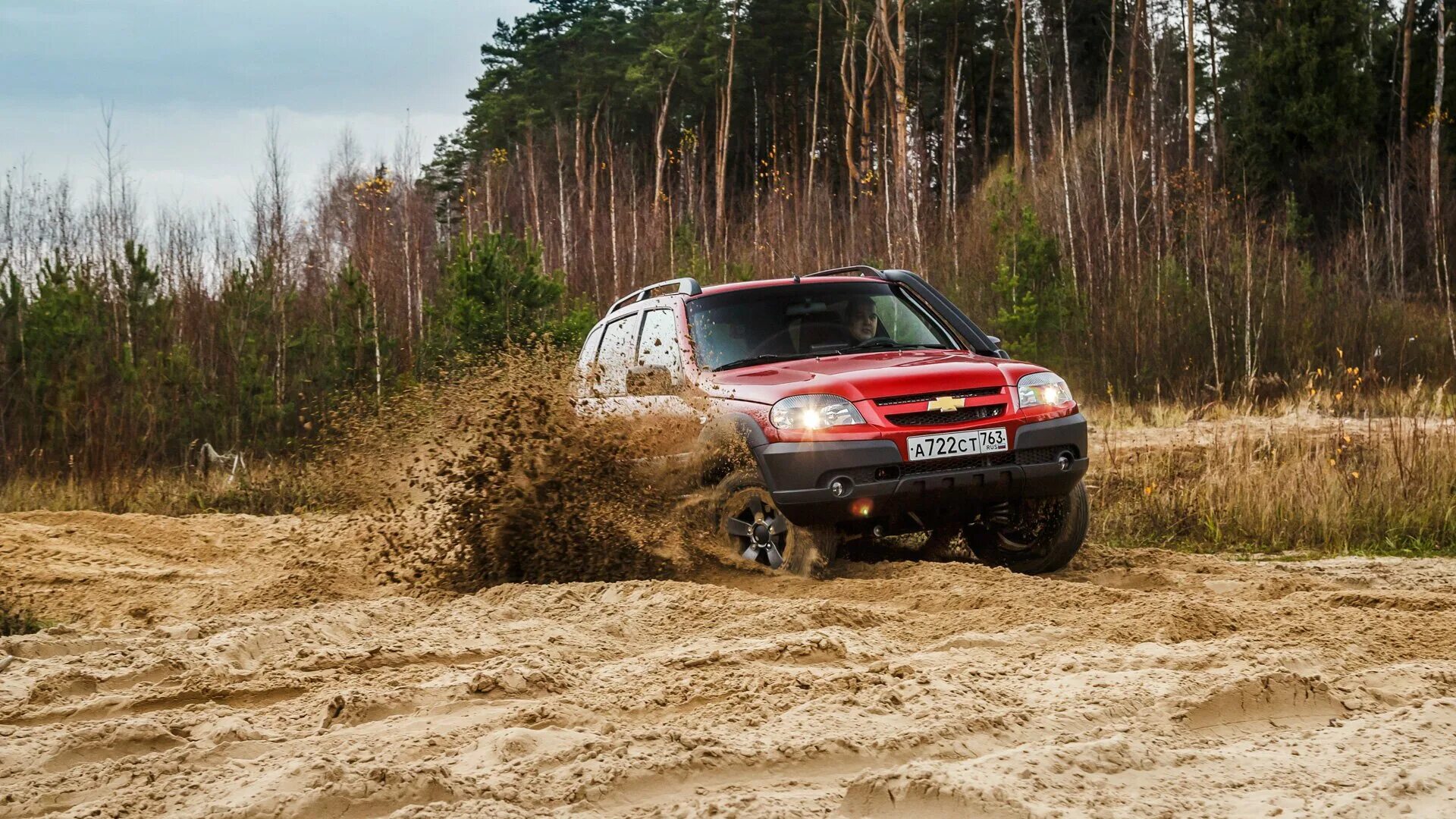 Нива тянет фуру. Шевроле нива горная. Нива или шевроле нива. Внедорожник нива шевроле с прицепом. Нива шевроле тундра.