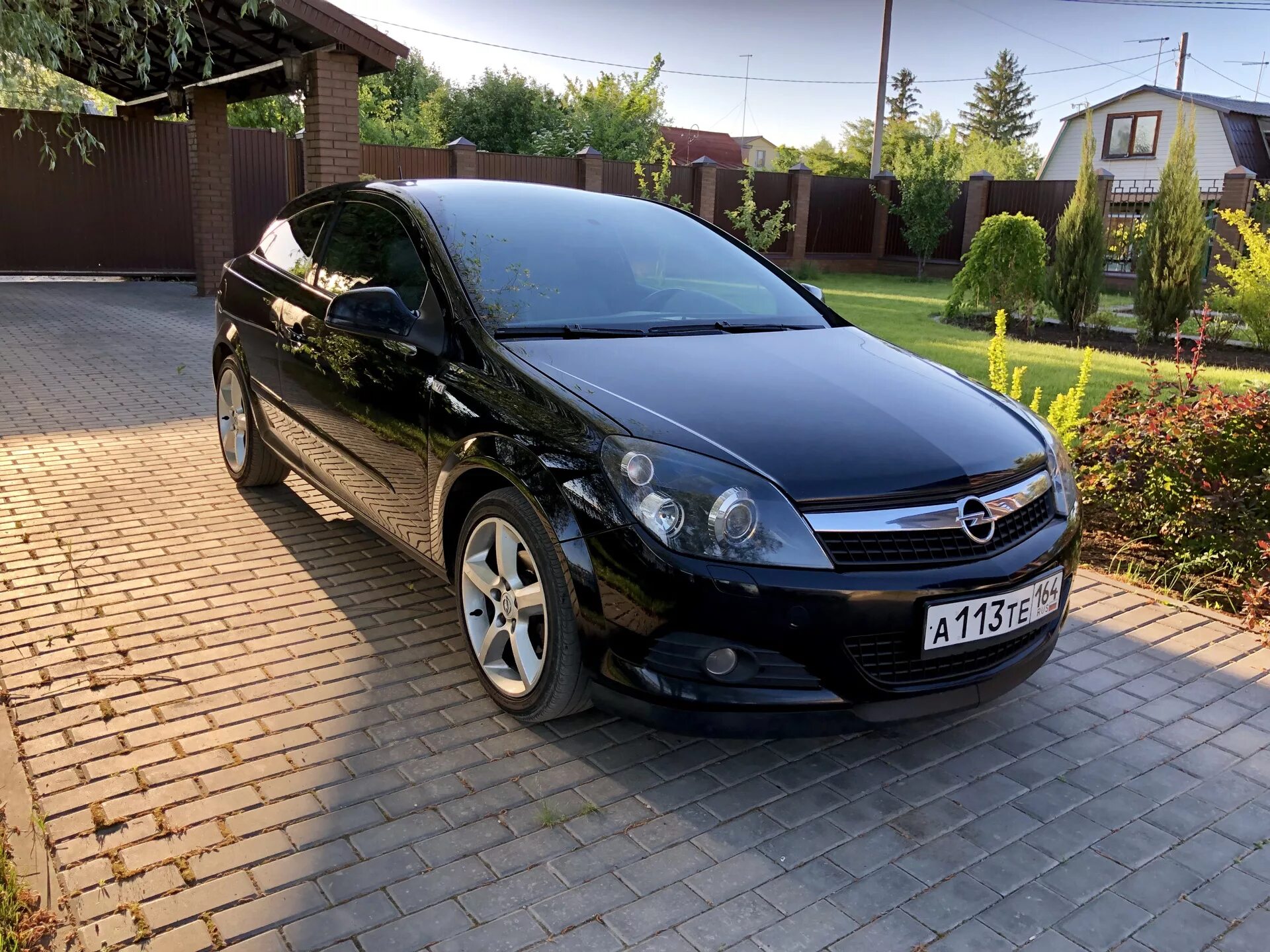 1.8 opel купить. Opel Astra GTC 2010. Opel Astra GTC 2007. Opel Astra h GTC.