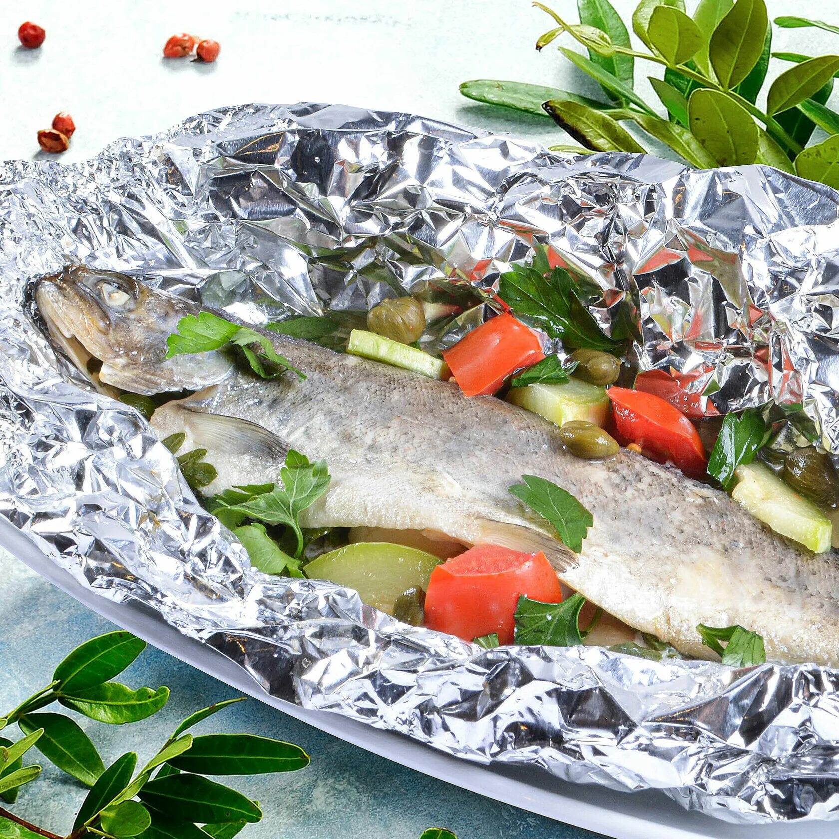 Форель запеченная в грузии. Форель фаршированная грибами. Форель речная запеченная в духовке. Форель в духовке. Форель запеченная в духовке целиком.