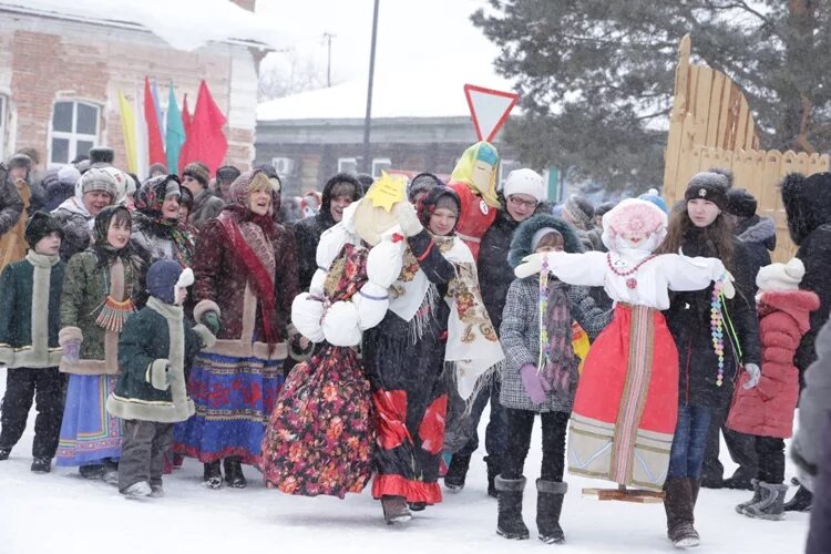 Масленичный поезд. Зимовники народное гуляние. Празднование Масленицы в Усть-Тарке Новосибирской области на.