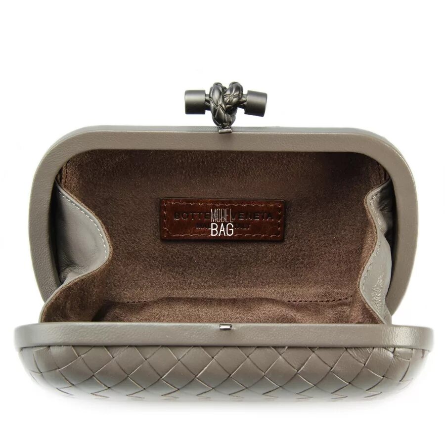 Боттега венета синий. Клатч боттега. Клатч боттега венета. Клатч bottega veneta knot. Клатч боттега венета мужской.