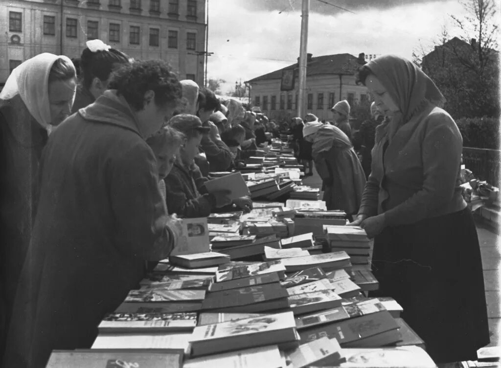 Культура ссср 80 годы. Культура 1960. Советская культура 1960. СССР самая читающая Страна. 1960 Е годы в СССР.