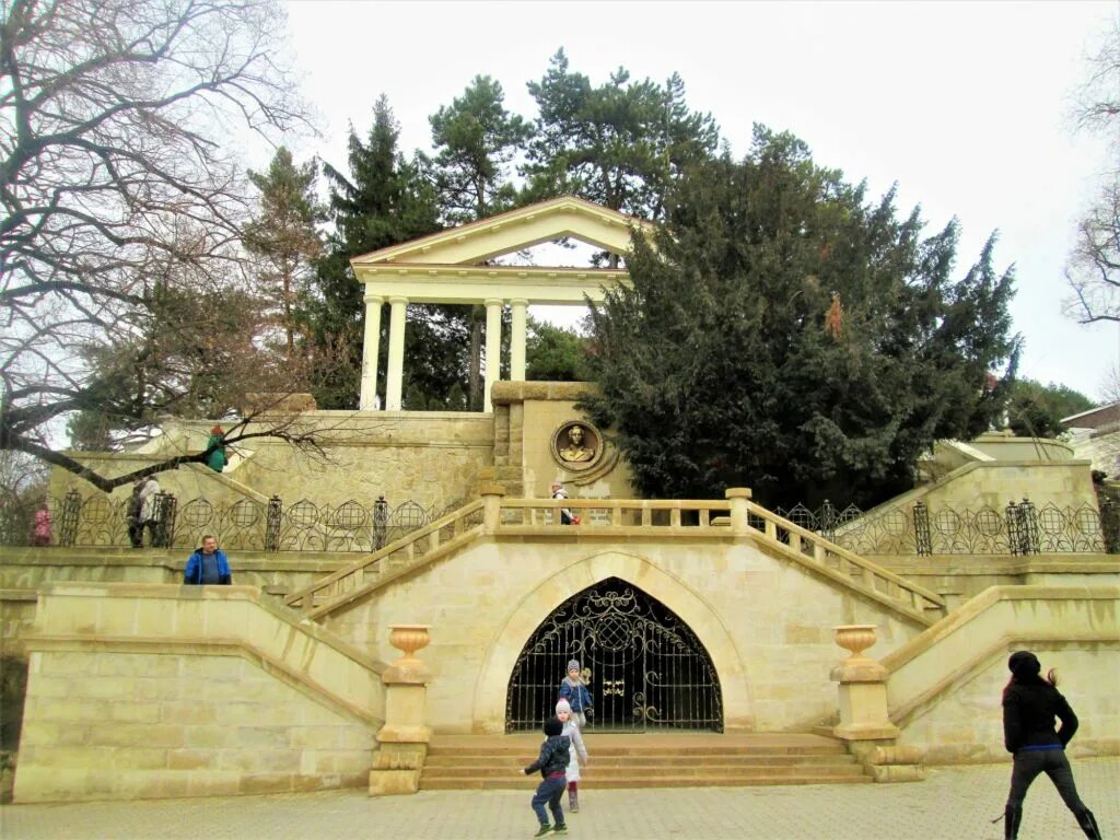 Музей крепость кисловодск. Кисловодский курортный парк (кисловодск). Национальный парк кисловодский стеклянная струя. Каскадная лестница кисловодск 2022. Музей кисловодска лермонтов.
