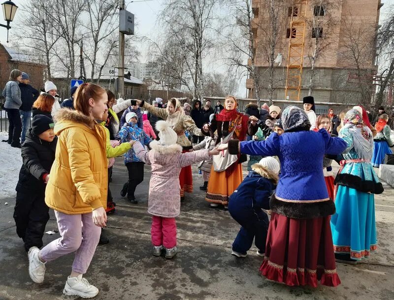 Где можно погулять на масленицу. Проводы Масленицы. Масленица в школе. Детям о Масленице. Масленица провожает зиму.