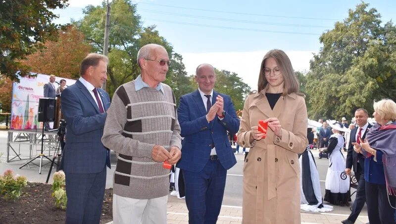 Новости валуйки последние свежие. Начальник управления культуры Валуйки Белгородской. Сплетни Валуйки Белгородской области. Библиотека Валуйки. Агро выставки Белгородская обл.