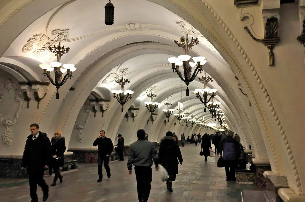 Арбатско покровская цвет. Станция Арбатская Арбатско-Покровская линия. Сооружение «д» на Арбатско-Покровской линии. Китай город Арбатско Покровской. Вандалы в Московском метро.