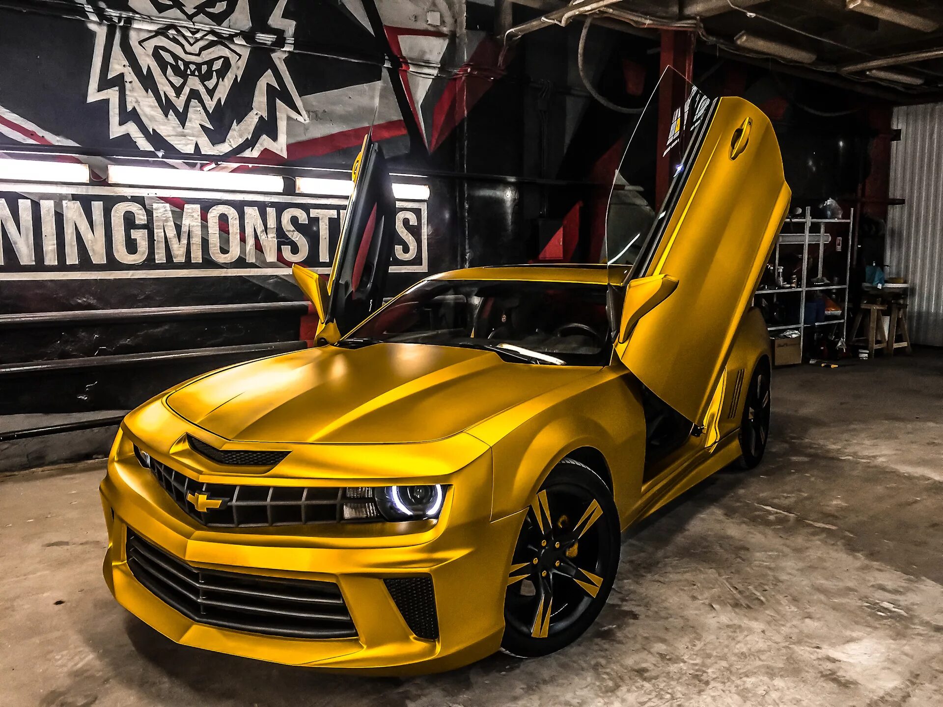 Машина tuning. Затюнингованная Шевроле Камаро. Chevrolet Camaro 2016 Tuning. Шевроле Камаро Золотая. Шевроле Камаро 2020 тюнингованный.