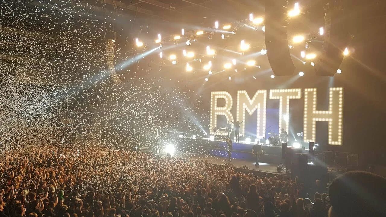Bring me the horizon live. Bring me the horizon концерт. Bring me the horizon 2022 live. Bring me the horizon концерт в спб. Bmth.