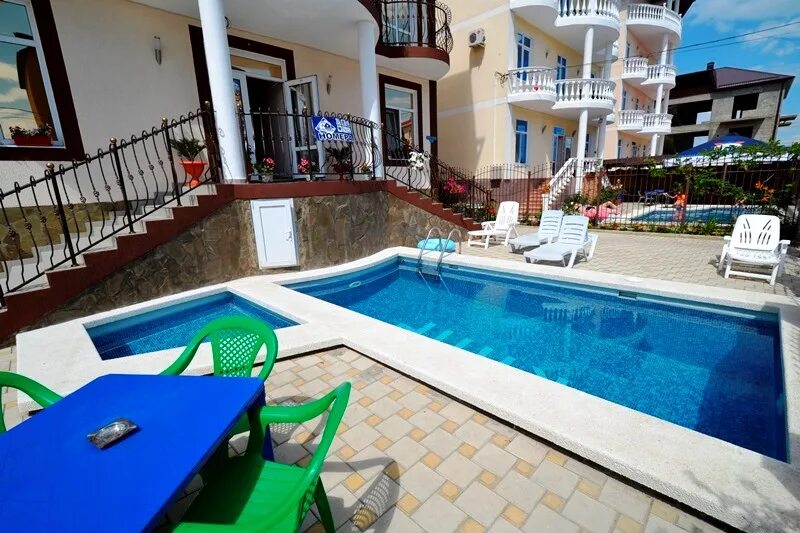 Витязевочастый сектор раиса. Витязево лозовая 2. Снять жилье в витязево 2024. Гостиный дом в витязево. Миколина усадьба витязево.