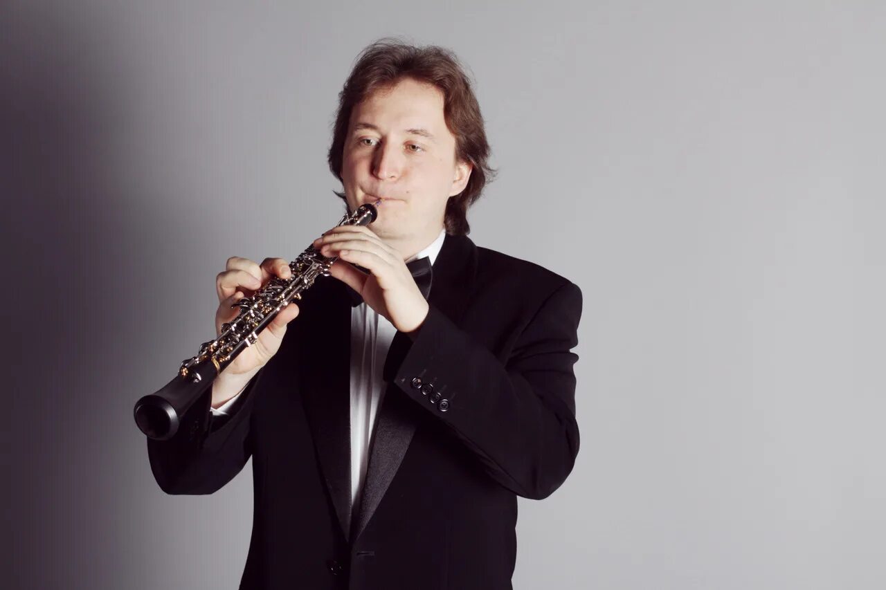 музыкальный лагерь. гарри уокер пианист. саксофонист силуэт. музыкант без музыканта. музыкант гитарист.