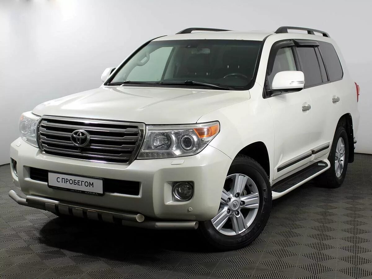 Крузер 200 2012 год. Toyota Land Cruiser 200 2012. Ленд Крузер джип белый. Джип Тойота белый v6. Land Cruiser джип белая.