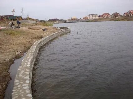 Река укреплена