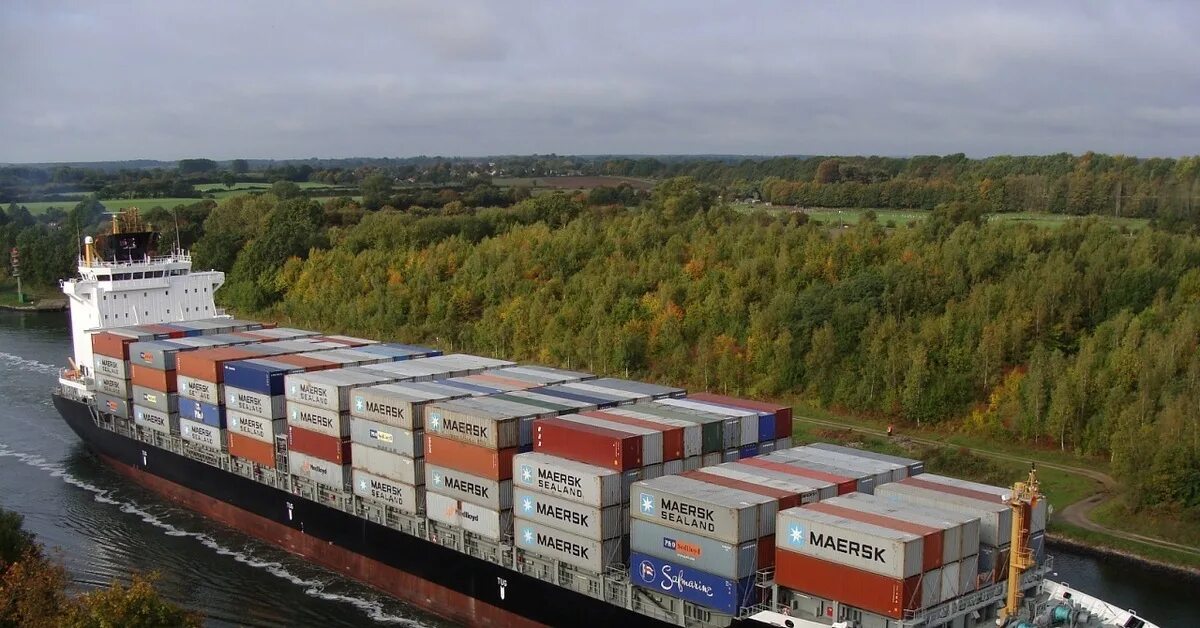 Корабли торгового флота. Работа на торговом судне вакансии. Работа на торговом судне вакансии. Матрос на торговом судне. Моторист на корабле.