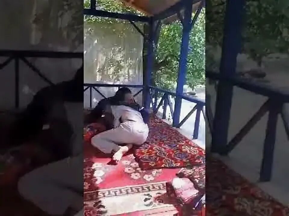Гулистан парк секрет камера запал. Гулистан парк секрет камера запал. Секрет камера парк. Узбекские женщины шарманда. Узбечки в парке.