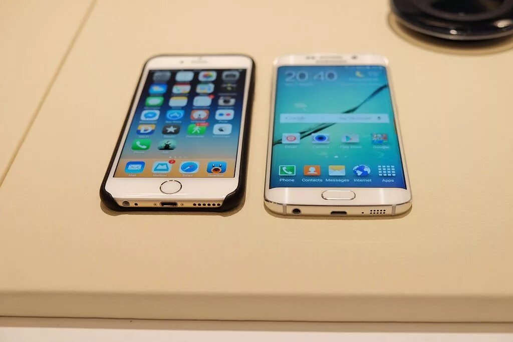 Iphone 6 Samsung s6. Galaxy s6 Edge vs iphone 6. Samsung Galaxy 6s Plus фото. Сравнение Samsung Galaxy s6 и Apple iphone.