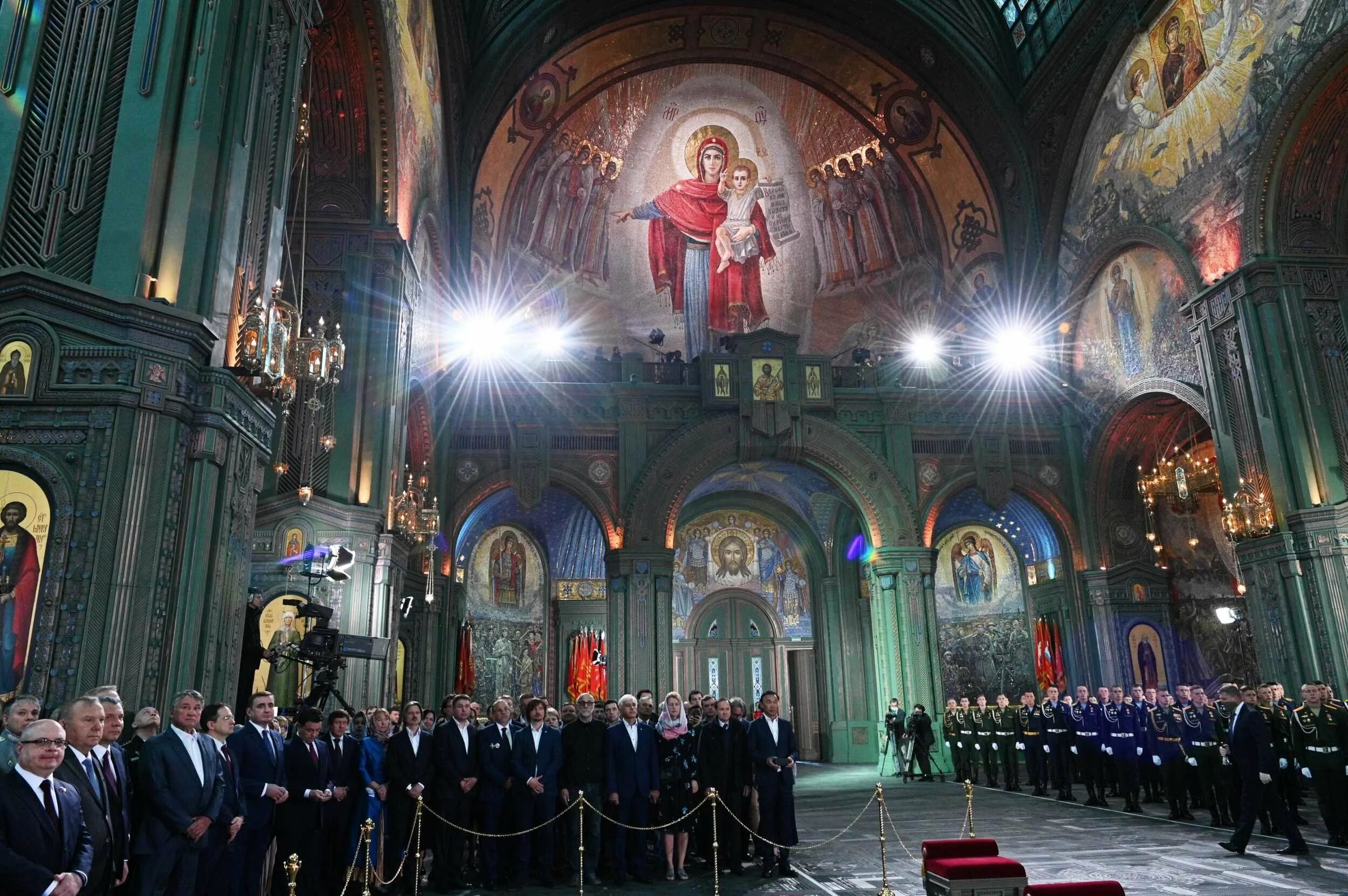 Вооруженные силы храм изображения. Патриарший собор воскресения христова храм вооруженных. храм воскресения христова в парке патриот. храм воскресения христова - главный храм вооружённых сил россии. центральный храм вс рф.