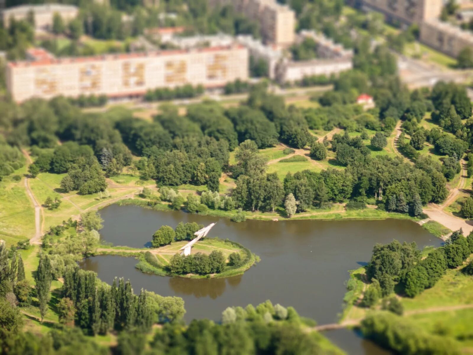 Парк авиаторов фото. Парк Авиаторов Санкт-Петербург. Парке Авиаторов СПБ. Санкт-Петербург парк Новоизмайловский. Парк Авиаторов Смоленск.