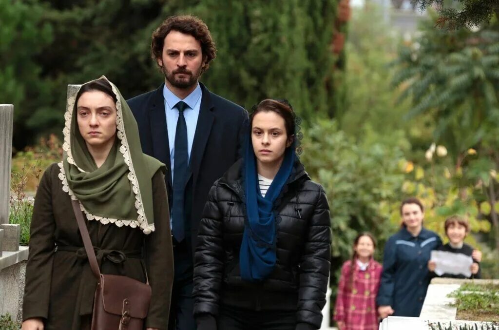 Квартира невинных турецкий. Квартира невинных турецкий сериал. турецкий сериал masumlar. сериал квартира невинных турция 1+1. невиновен турецкий сериал.