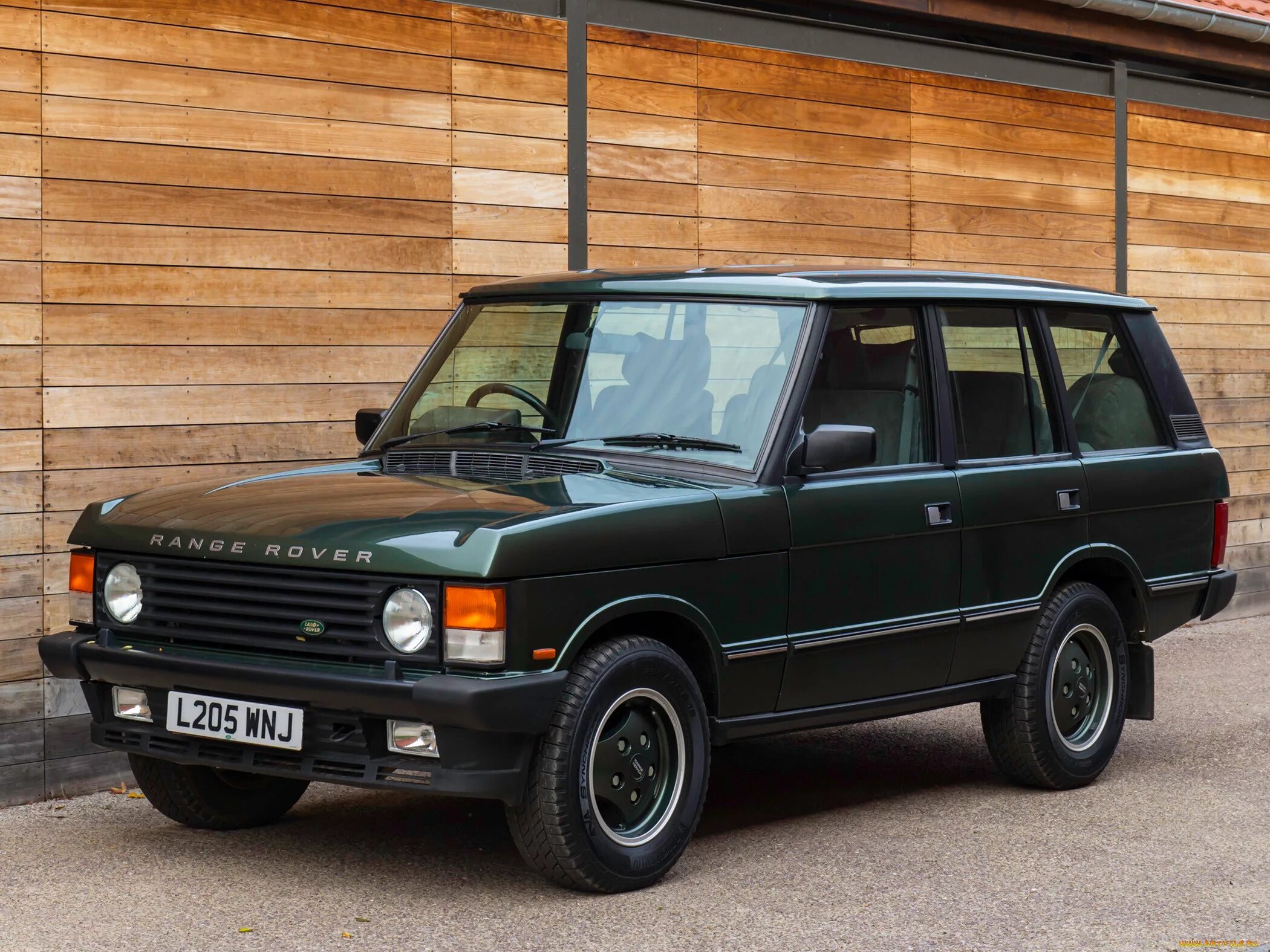 Ленд ровер 1 поколение. Range Rover 1990. Ленд Ровер Рендж Ровер 1. Ленд Ровер Рендж Ровер 1970. Рендж Ровер 1990.