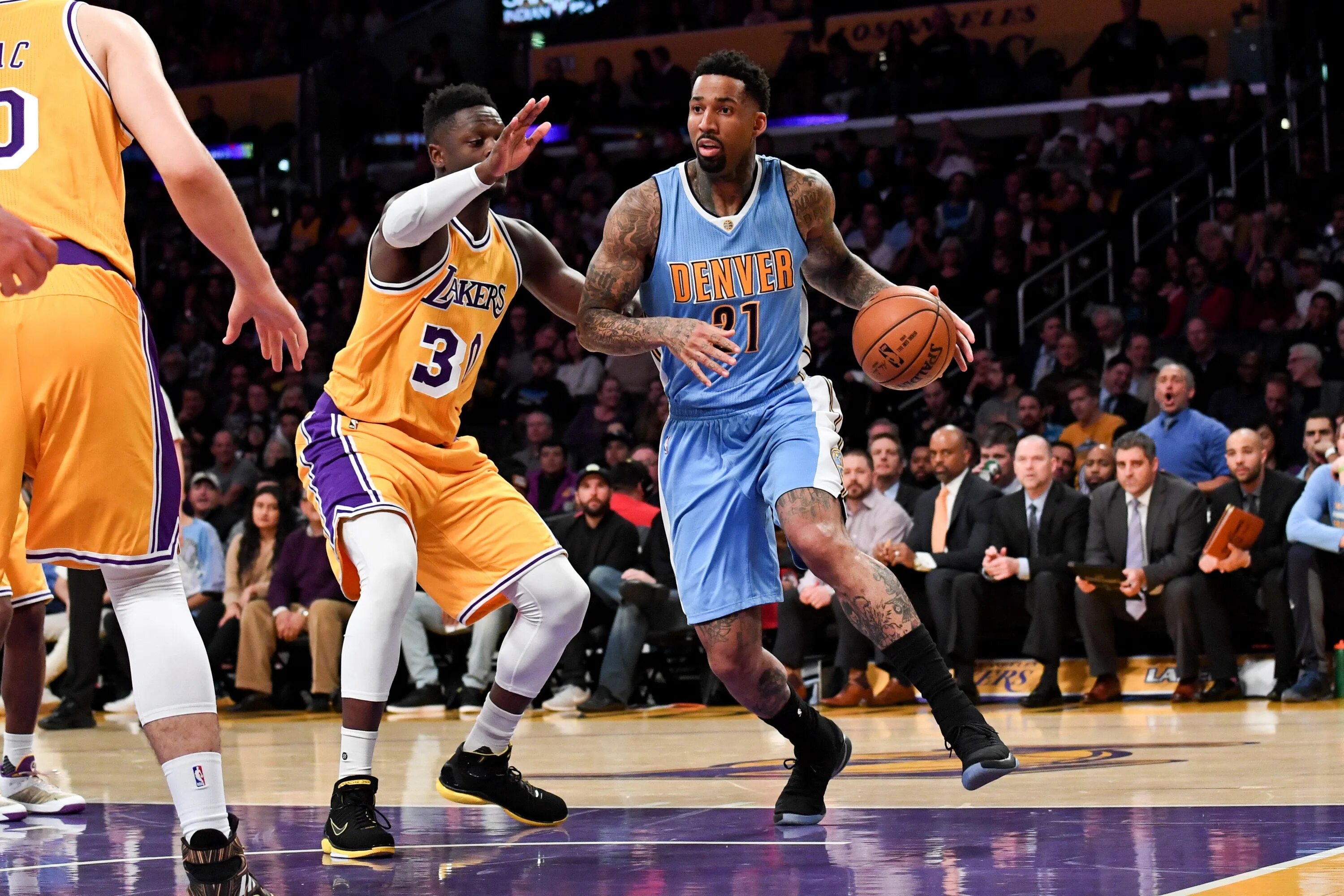 Наггетс какой поет. Денвер наггетс 2017. лейкерс наггетс. lakers vs nuggets. денвер наггетс лого.
