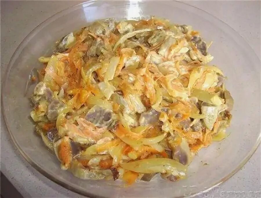 Салат с куриными желудочками. Салат из куриных желудков. Хе из пупков. Салат из желудков куриных с морковью и луком. Салат острый с курицей.