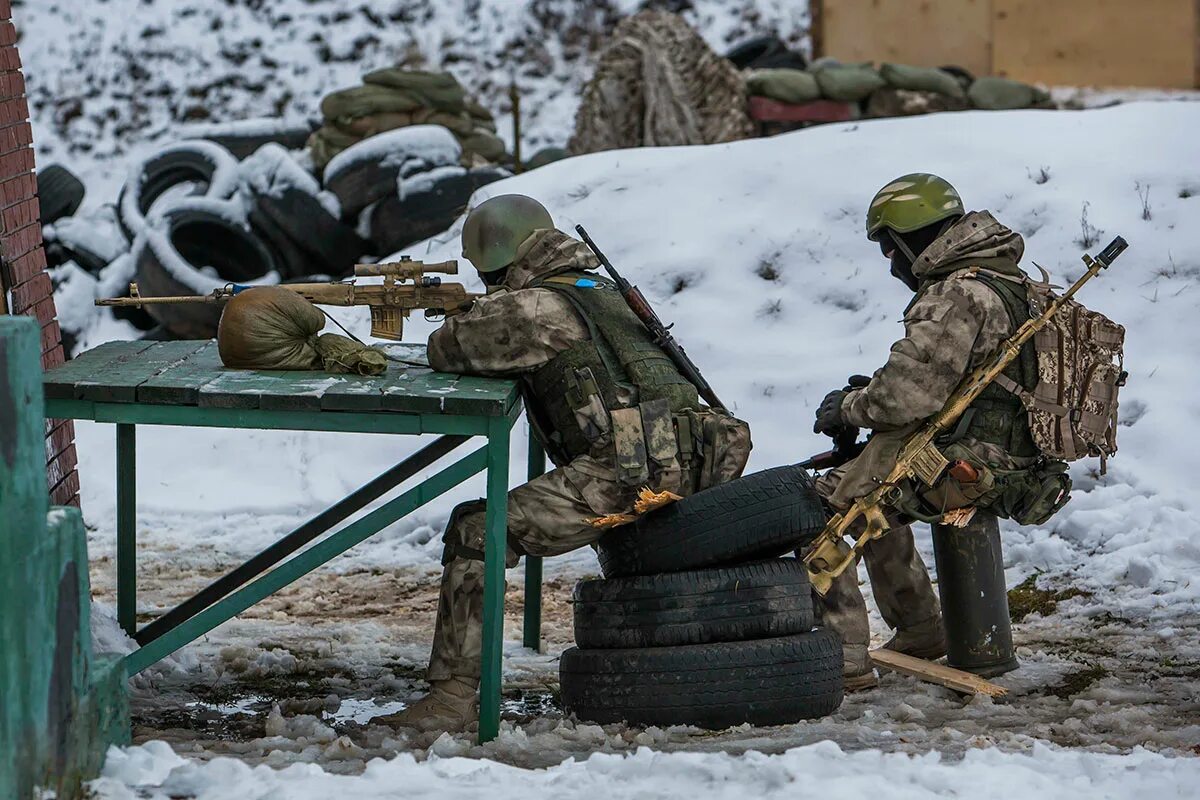 Снайпер ССО С СВД. Военный полигон. Полигон в армии. Снайпер вс РФ.