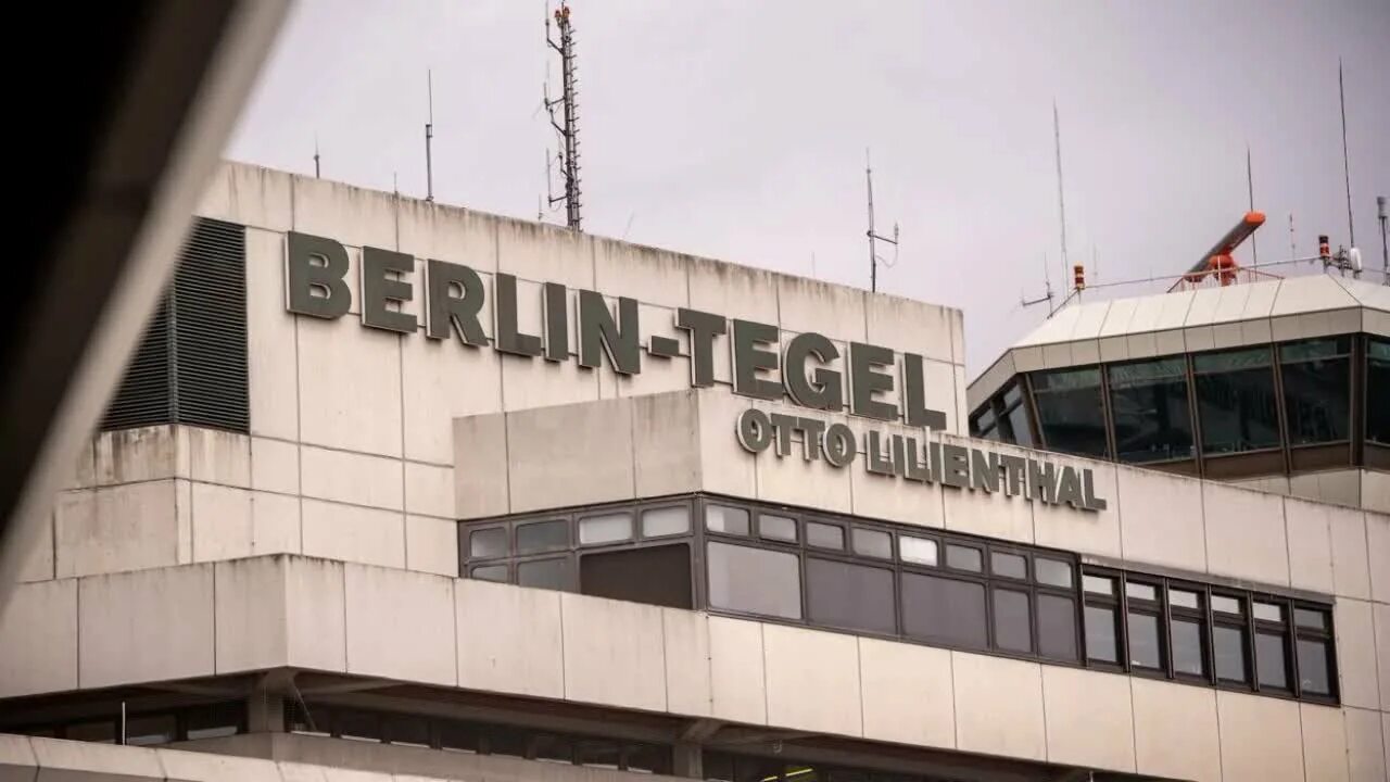 Берлинский аэропорт Тегель. Аэропорт Шенефельд Берлин. Аэропорт в центре Берлина. Аэропорт Берлин пассажиропоток.