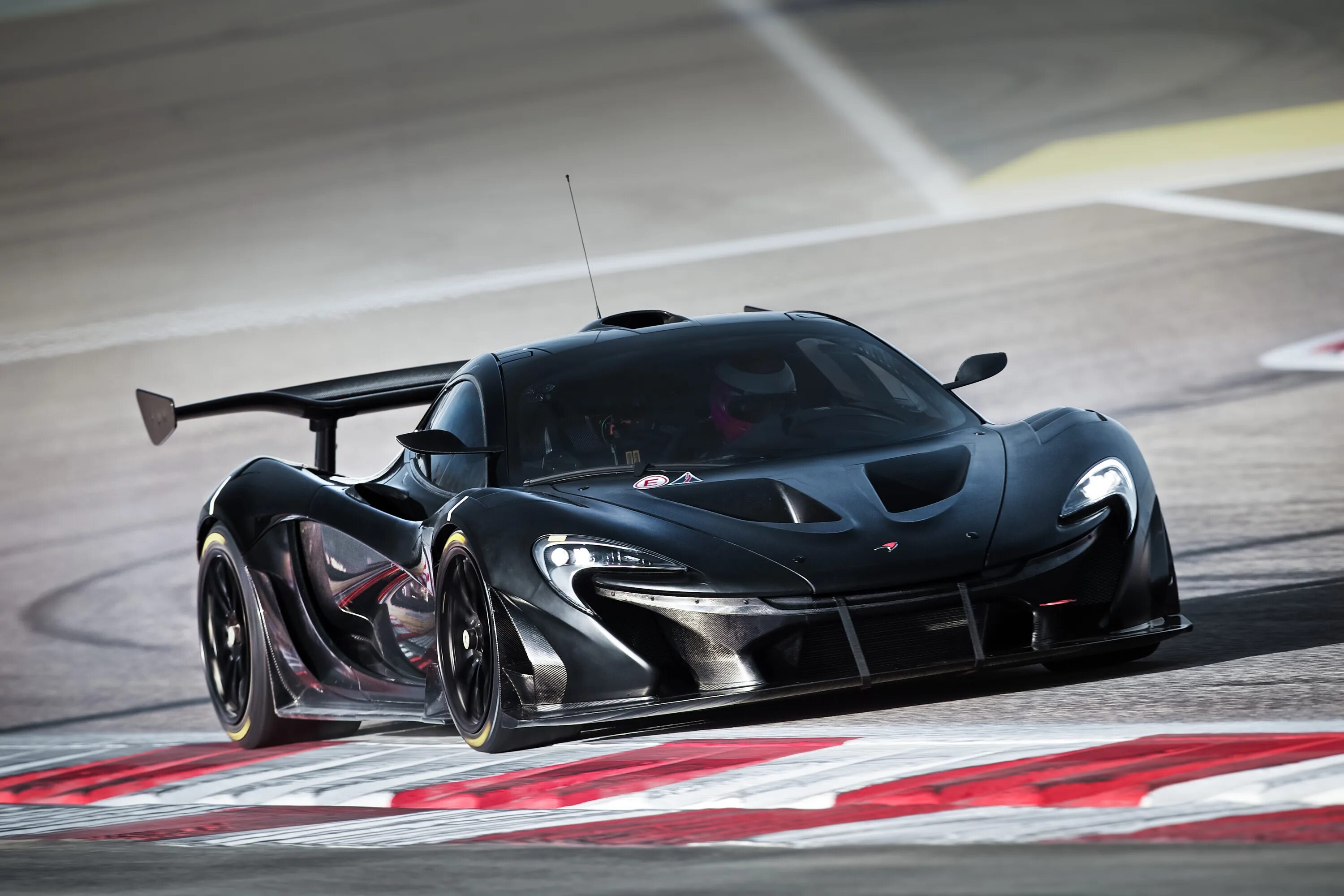 MCLAREN p1. Макларен p1 гиперкар. MCLAREN p1 GTR чёрный. MCLAREN p1 2022.