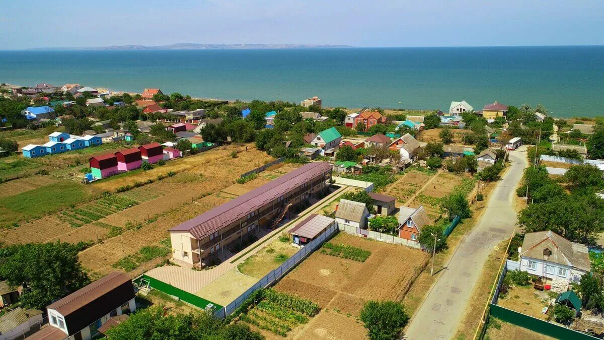 Азовское море кучугуры море. Темрюкский район поселок кучугуры. Поселок темрюк краснодарский край. Темрюкский район поселок поселок ильич. Ильич темрюкский район.