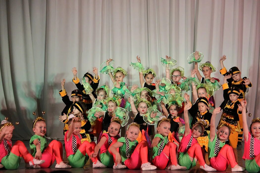 танец улыбок в детском саду