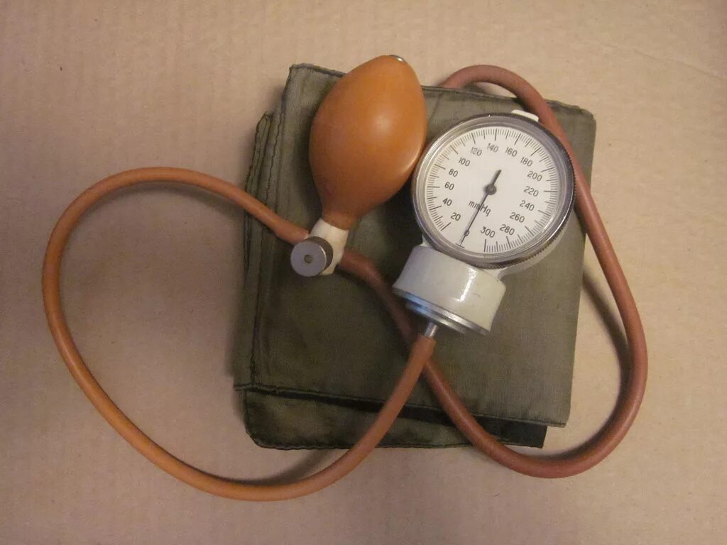 Купить прибор старые. Тонометр (прибор для измерения артериального давления)ММП-60. Тонометр Короткова механический. Аппарат Рива Роччи ртутный для измерения артериального давления. Тонометр Короткова старинный.