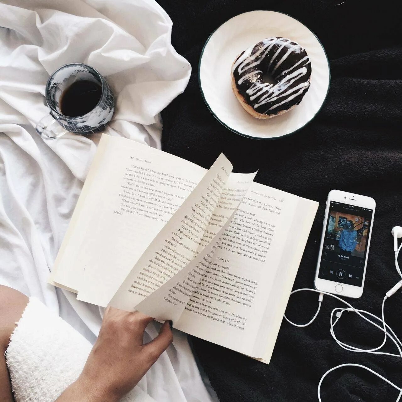 Эстетика содержания. Идея эстетика. красивые раскладки с книгами. саморазвитие эстетика. фотографии для инстаграмма.