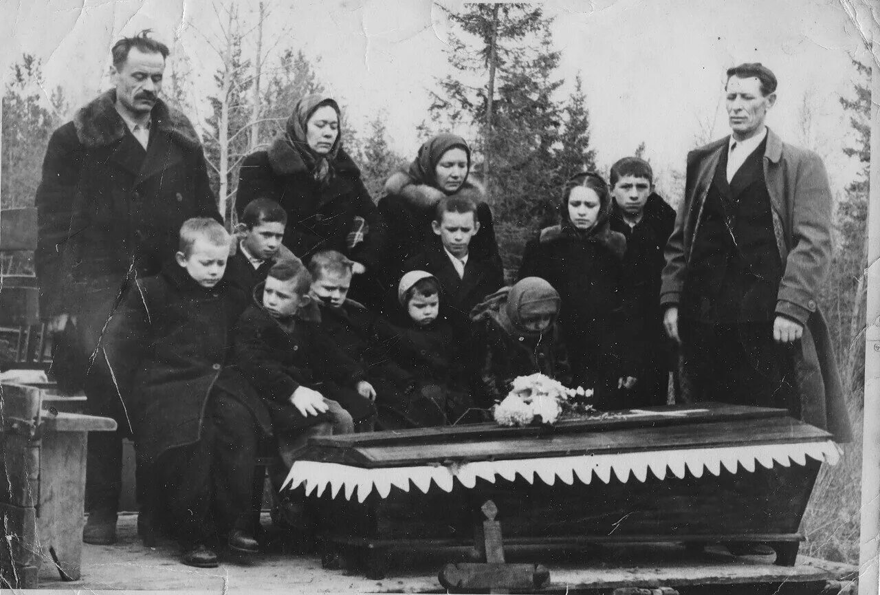 Ужасы советских похорон. Старые фотографии с похорон.