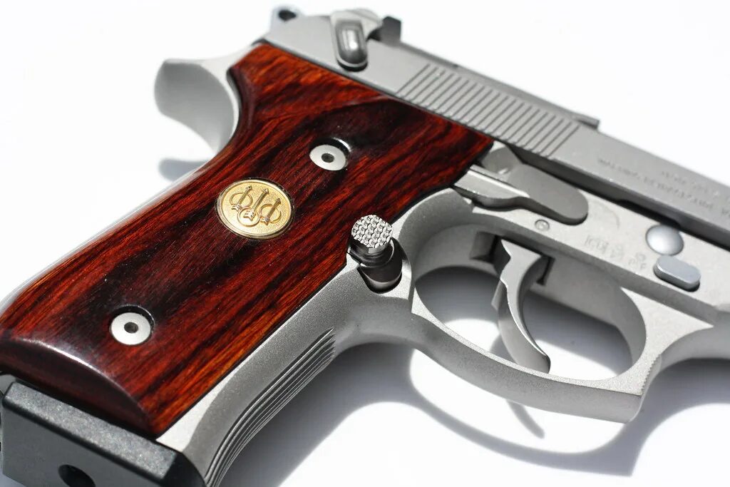 Gun steel. Beretta 92fs inox. Beretta 92 mag. Беретта 92 FS. Beretta 92 Extended mag.