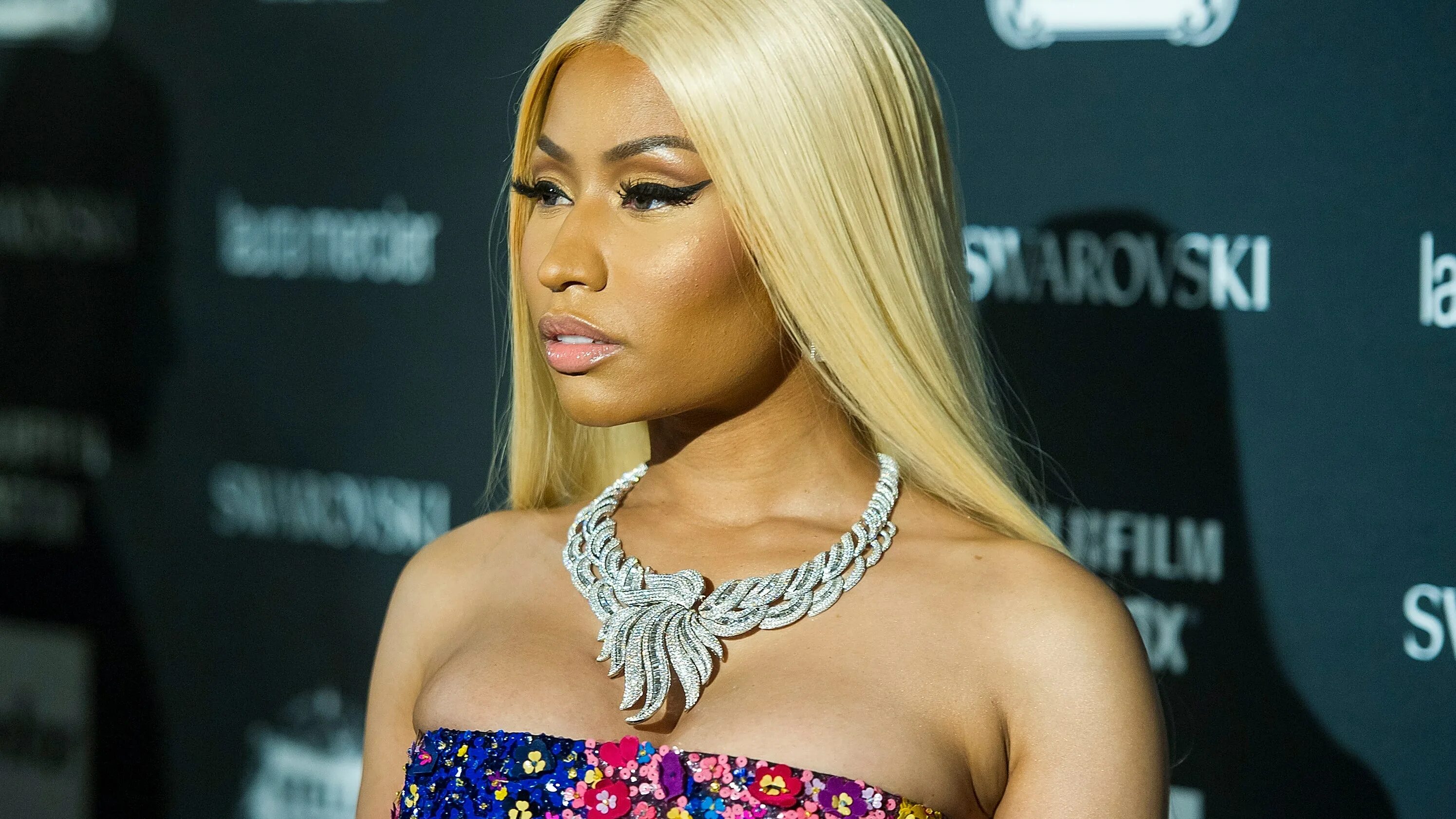 Ники минаж улыбка. Nicki minaj. Ники минаж сейчас. Певица ники минаж. Книги менаж.