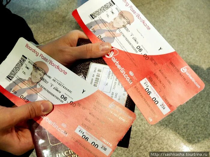 Россия сша билеты. Билет фото. Авиабилеты фото. Билеты на самолет в руках. Билеты на поезд в руках.