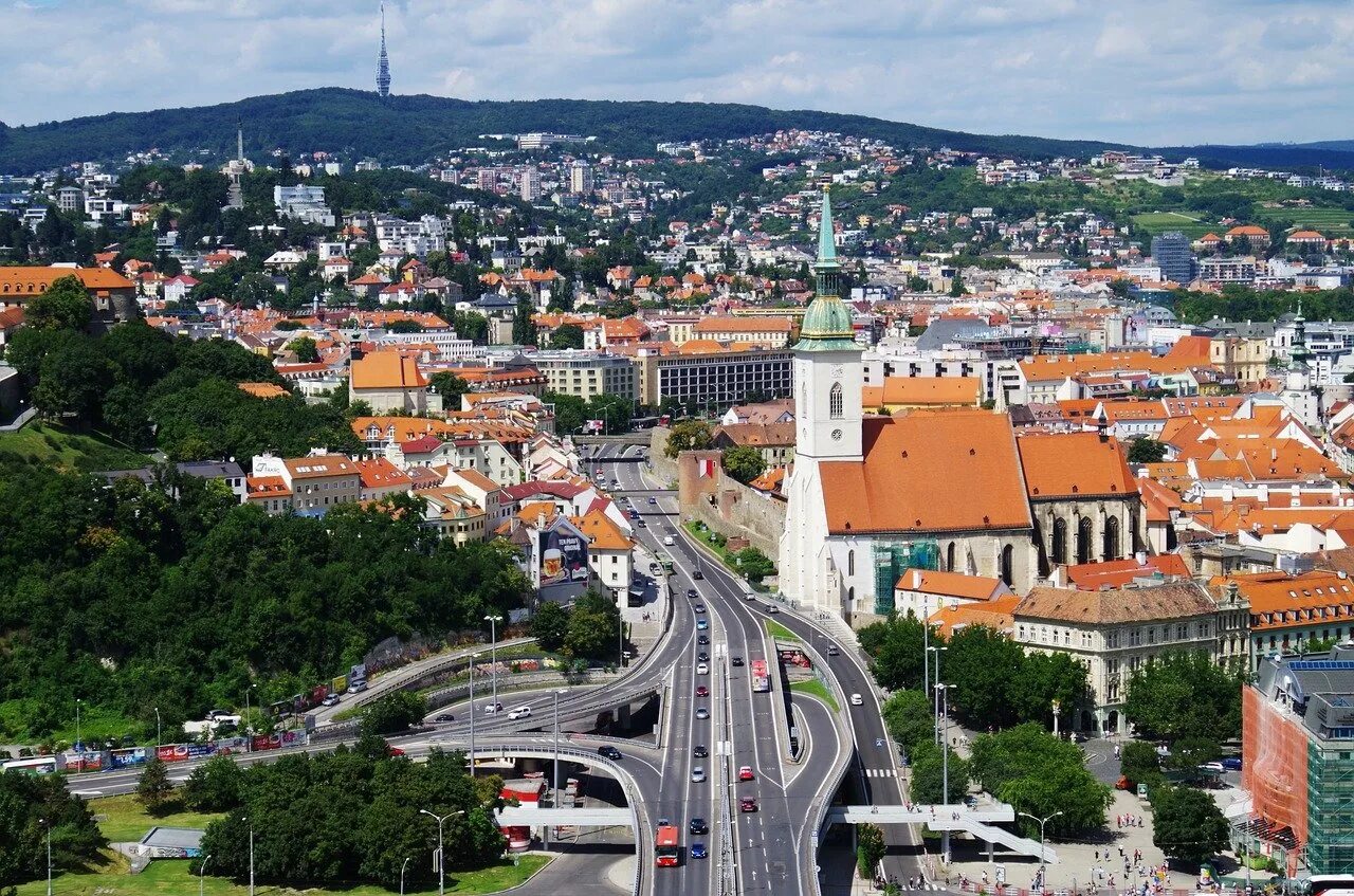 Братислава столица словакии. Словакия столица Братислава достопримечательности. Словения Братислава. Сербия Братислава.