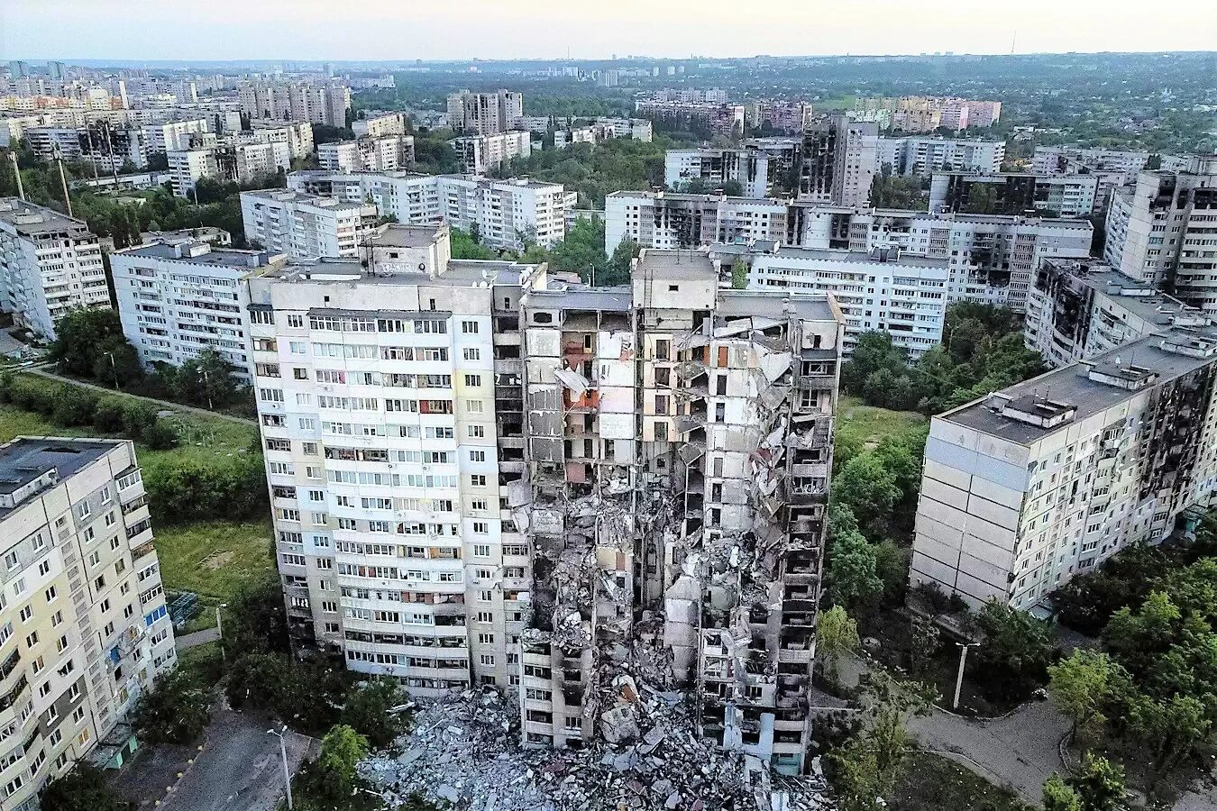 Как живут люди в харькове сейчас. Северная Салтовка Харьков. Харьков район Северная Салтовка разрушения. Северная Салтовка Харьков 2022.