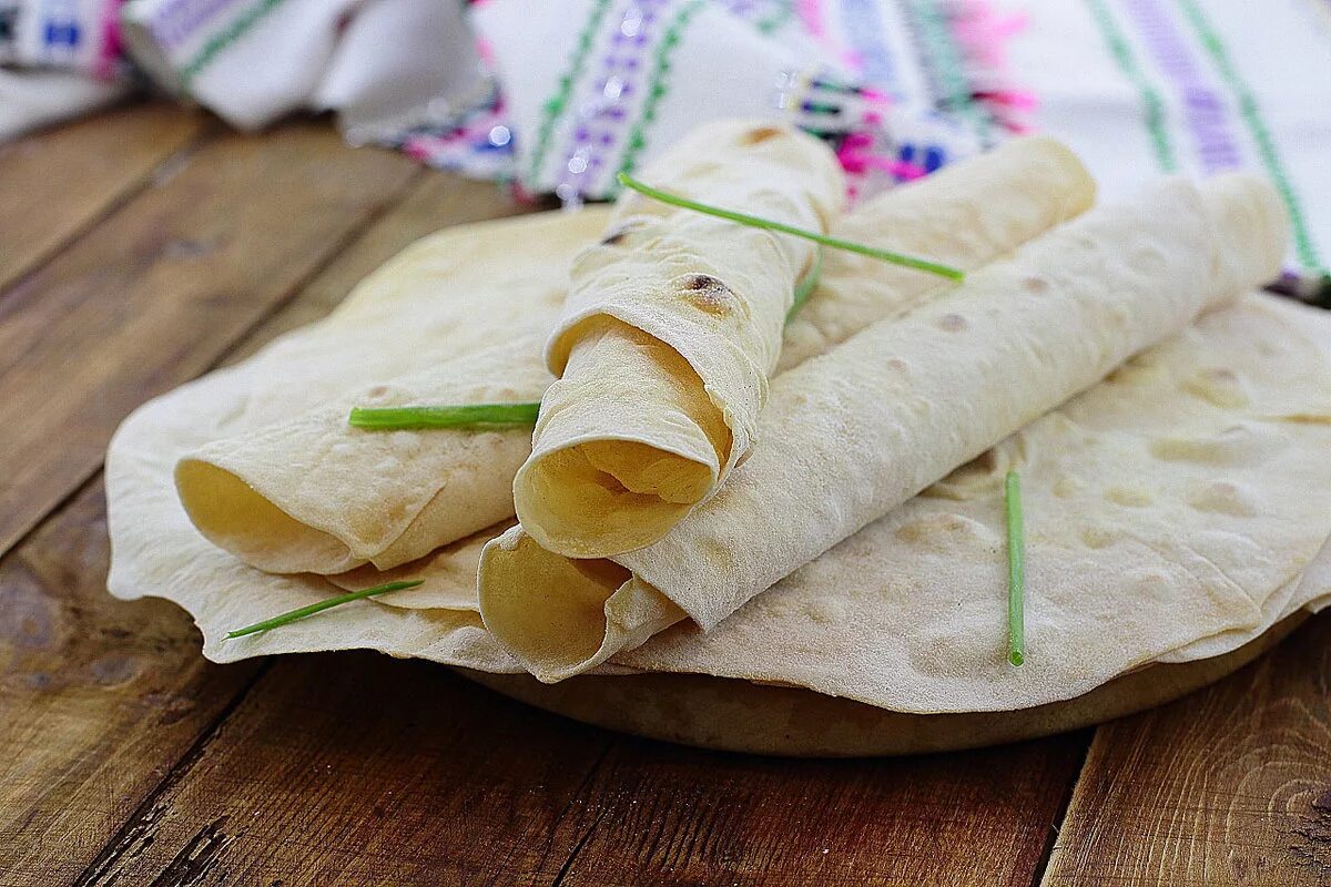 Тесто для лаваша тонкого. Lavash. Лаваш тонкий. Лаваш армянский. Тесто для лаваша.