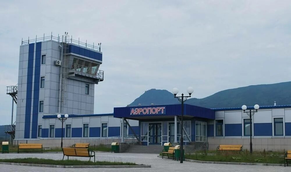 Аэропорт менделеево. Аэропорт южно-курильск. Поселок менделеево кунашир. Аэропорт менделеево южно-курильск. Кунашир аэропорт менделеево.