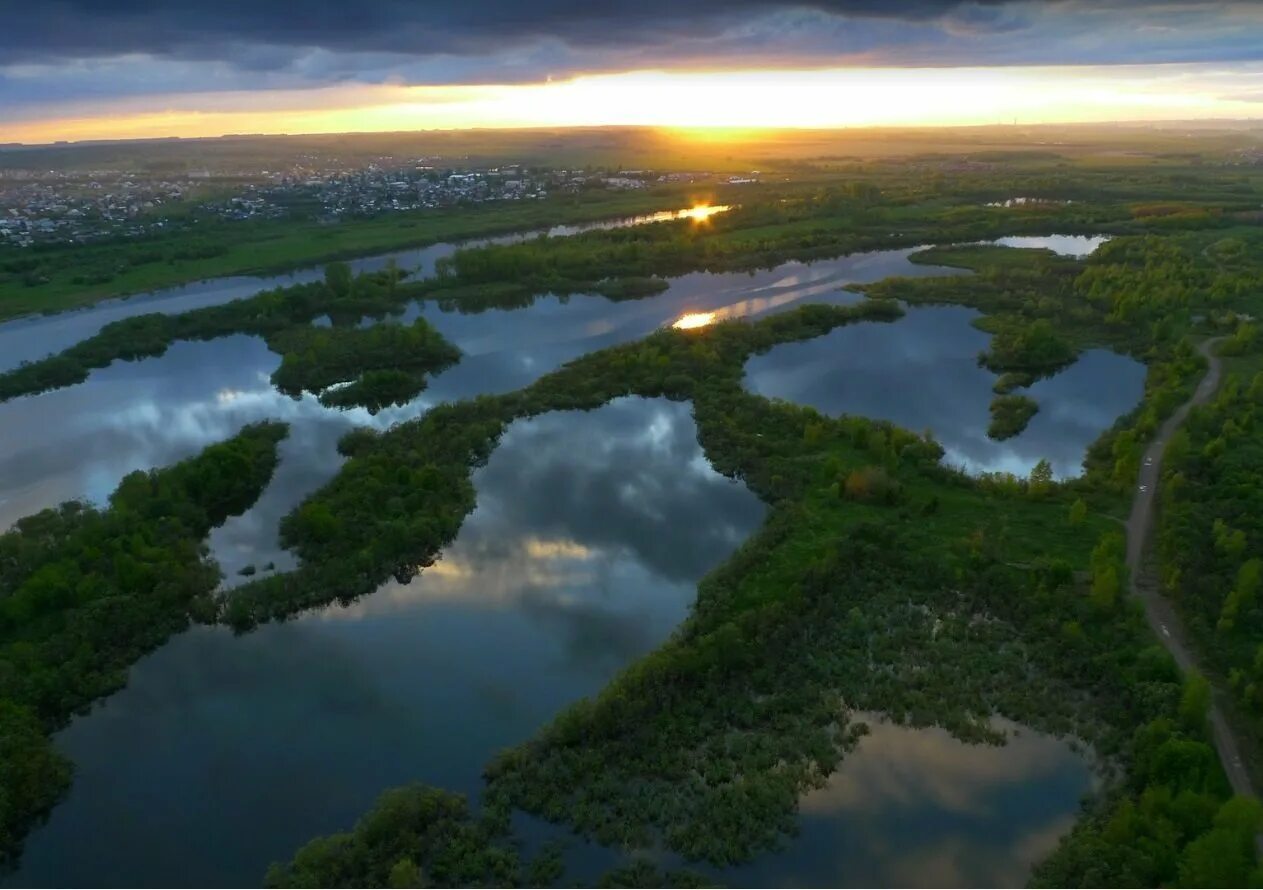 Томь (приток Оби). Томь впадает в Обь. Река Обь Новокузнецк. Впадение Томи в Обь.