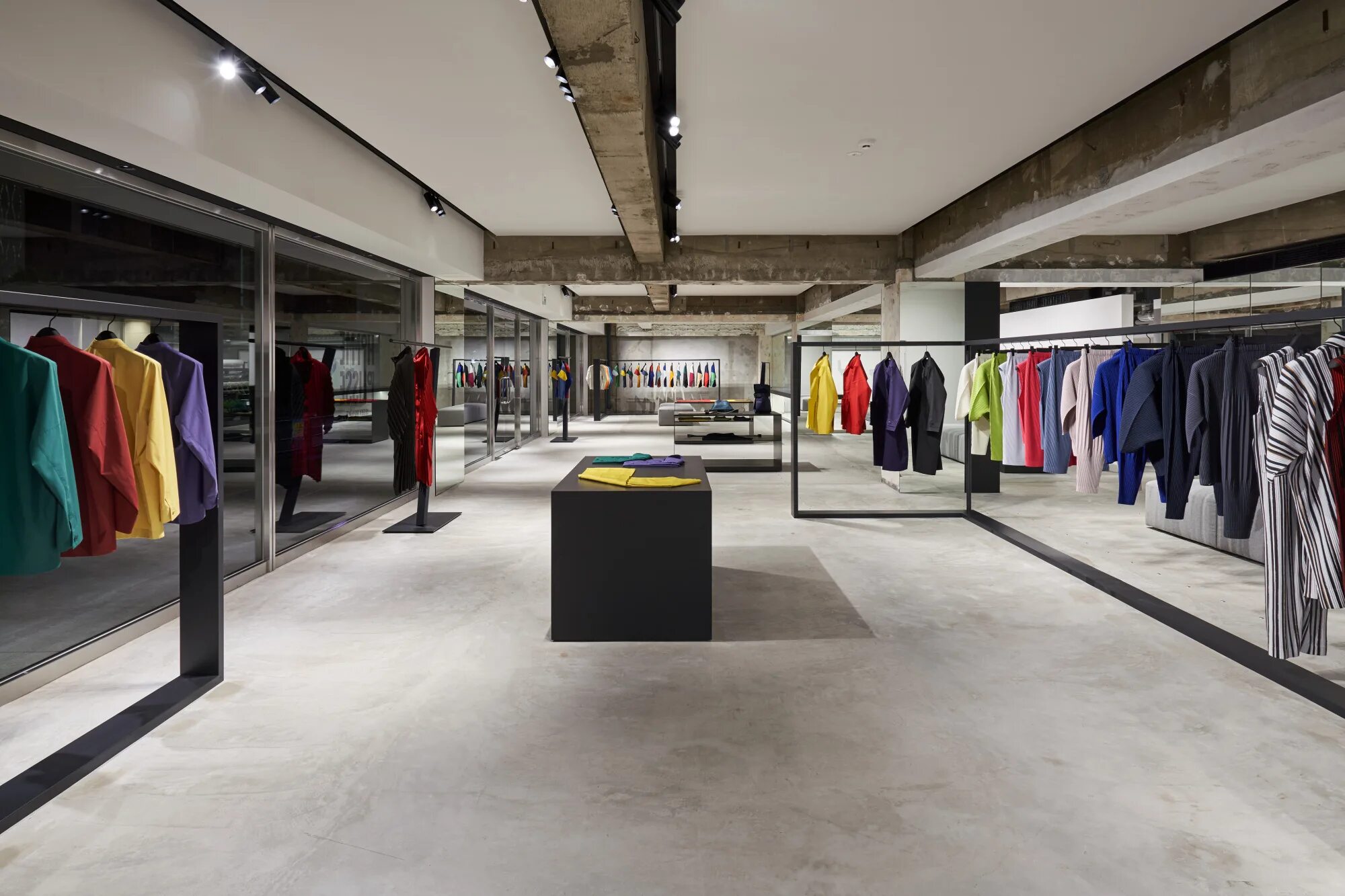 Homme Plissé Issey Miyake интерьер. Issey Miyake Store. Issey Miyake (Токио). Homme Plissé интерьер. Магазин homme