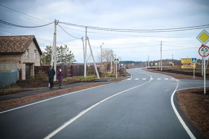 Дорога на поселок том. Поселок Ленина Оренбург дорога. Дорога в поселке. Дороги в поселке. Дорога в поселке городского типа.