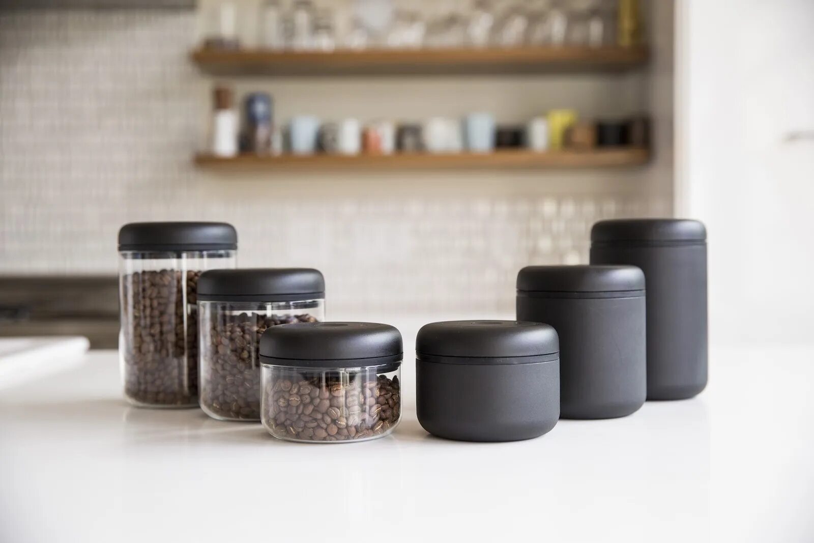 Сколько хранить кофе. Atmos coffee canister. емкость для хранения зернового кофе. контейнер для хранения кофе. контейнер для молотого кофе.